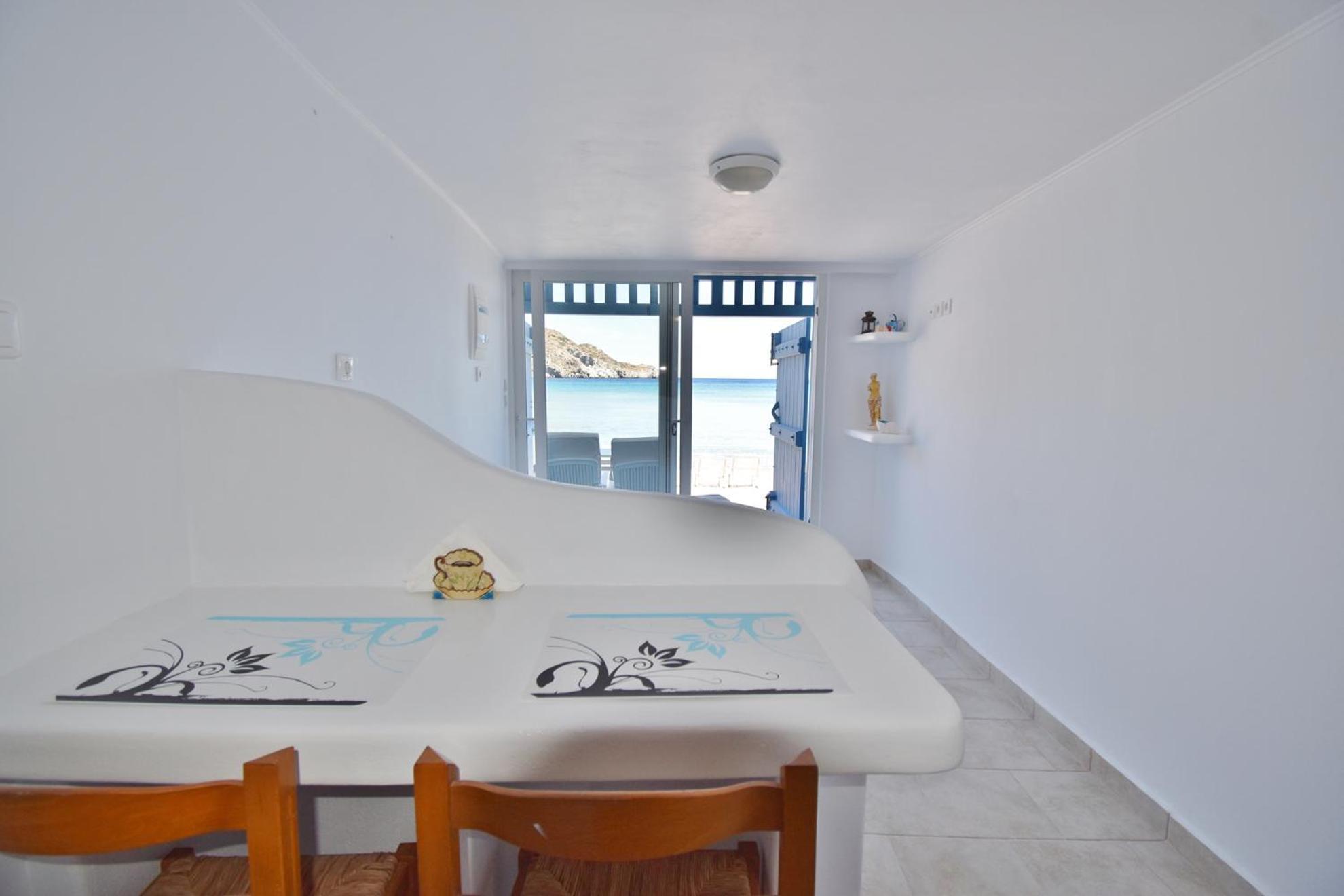 Blue Mare Apartments On The Beach Firopotamos Habitación foto