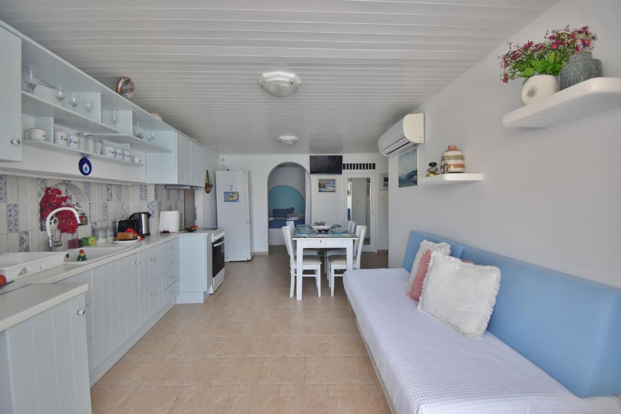 Blue Mare Apartments On The Beach Firopotamos Habitación foto