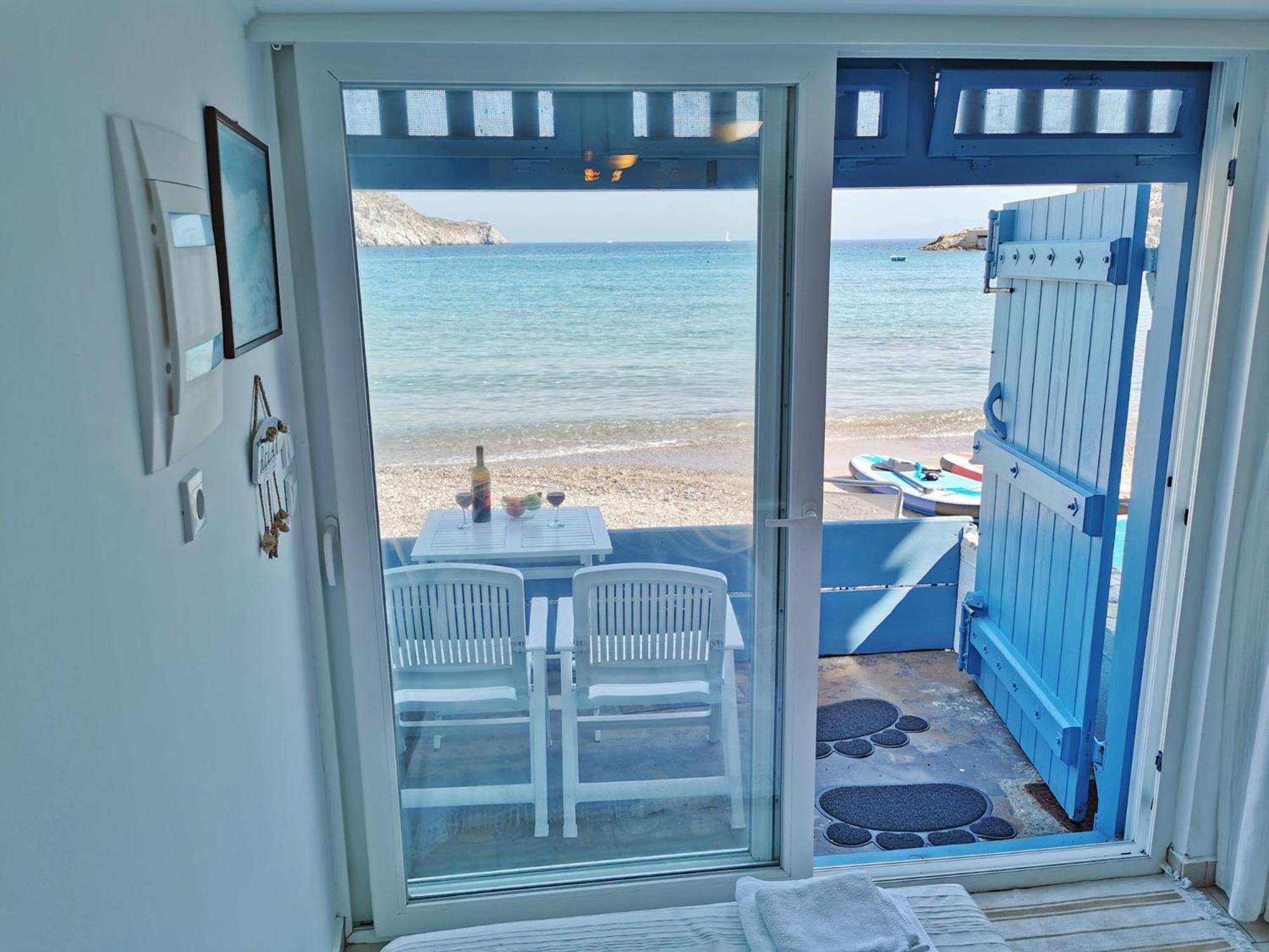 Blue Mare Apartments On The Beach Firopotamos Habitación foto
