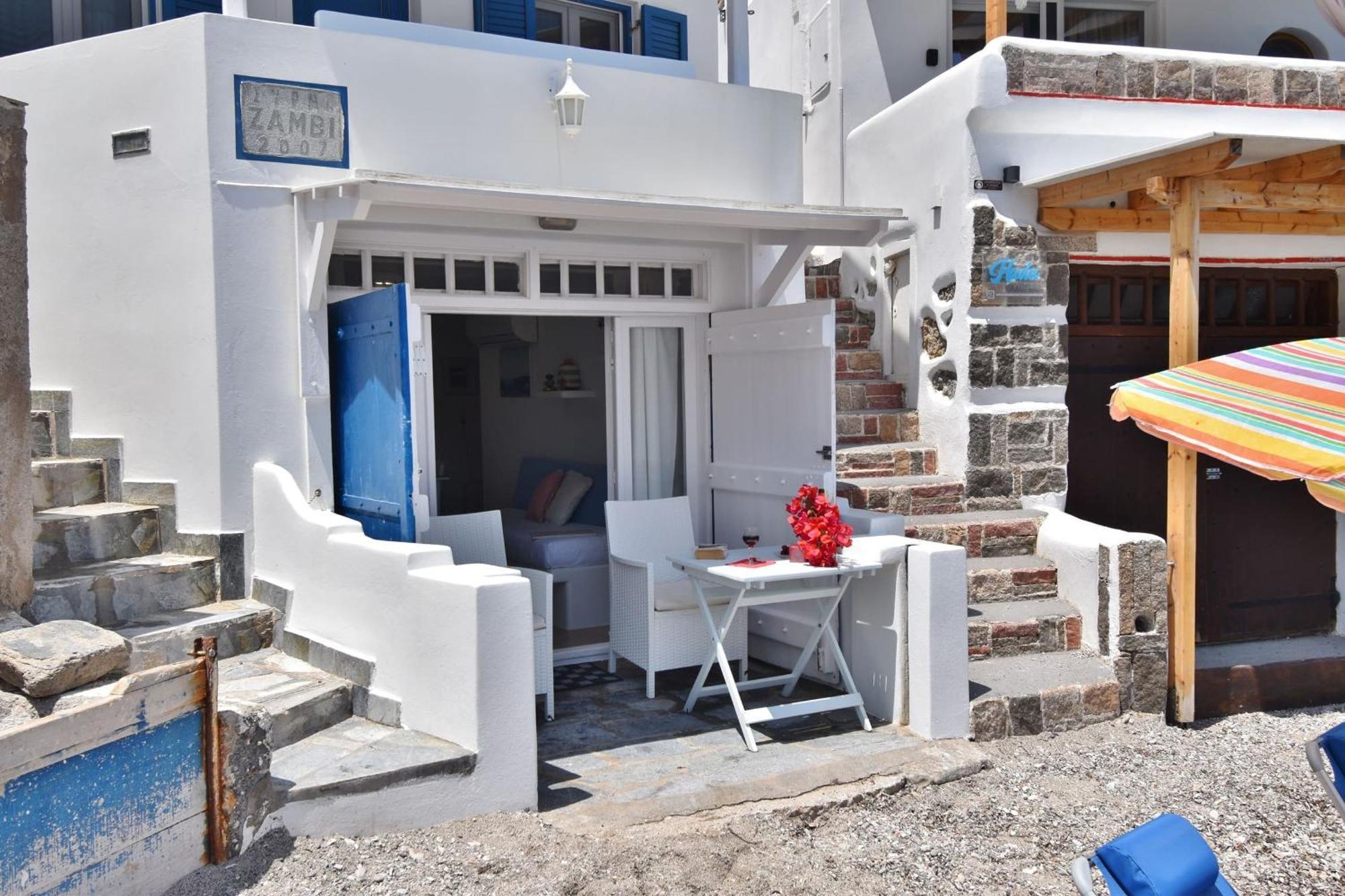 Blue Mare Apartments On The Beach Firopotamos Habitación foto